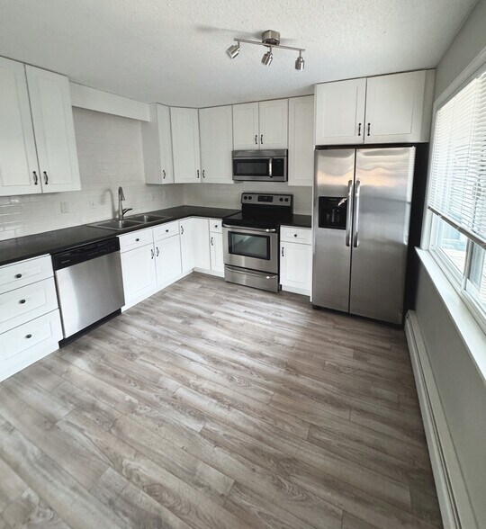 More Photos Of 3043 17th Ave, Longmont Apartments For Sale