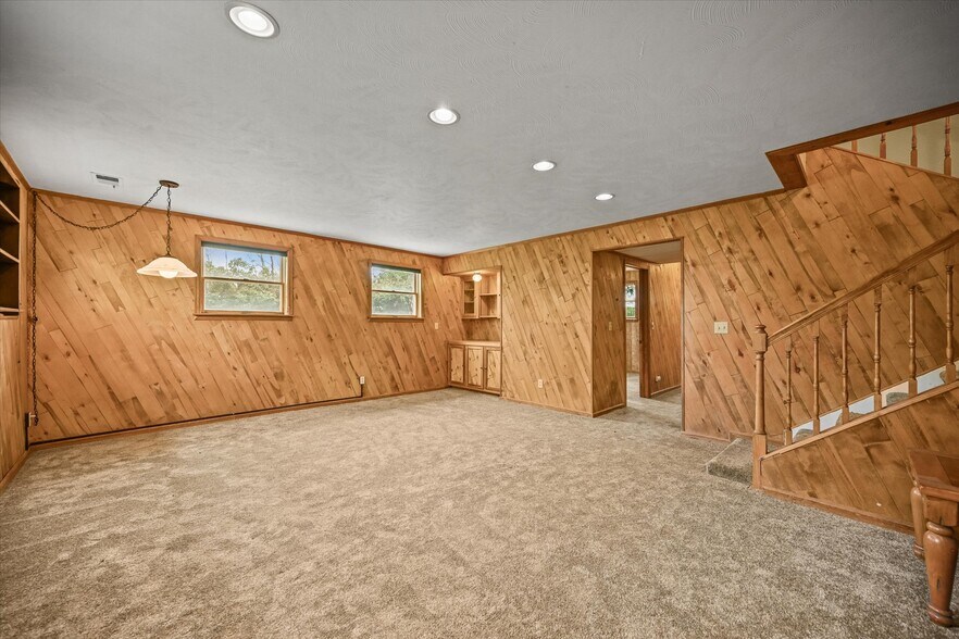 More Photos Of 1335 S Kio St, Watkins Veterinarian Kennel For Sale