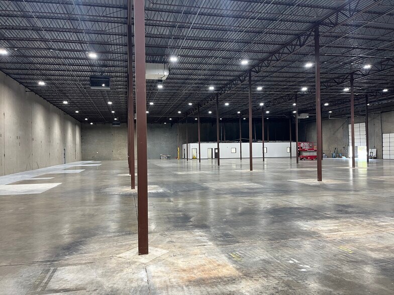 More Photos Of 5400 SW 33rd St, Oklahoma City Warehouse For Lease