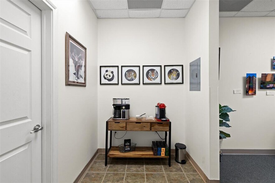 More Photos Of 800 W Highway 290, Dripping Springs Medical For Sale
