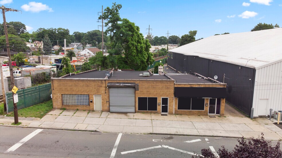 More Photos Of 507 Eagle Ave, West Hempstead Freestanding For Sale