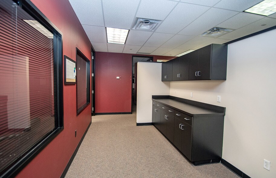 More Photos Of 9002 Purdue Rd, Indianapolis Office For Lease