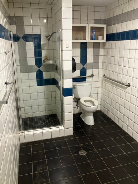 More Photos Of 1533 Wilson Ave, National City Manufacturing For Lease