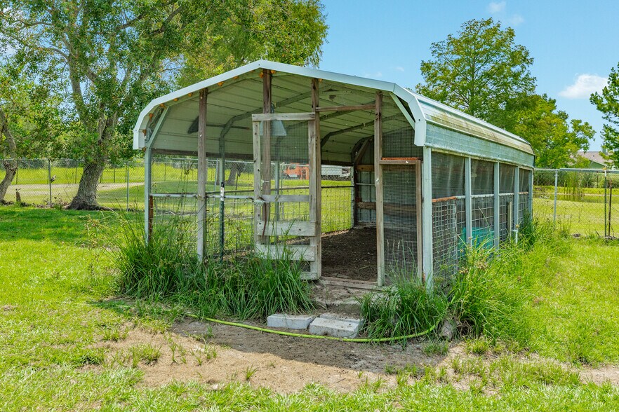 More Photos Of 2230 Nancy St, Alvin Specialty For Sale