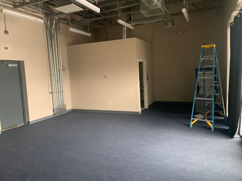 More Photos Of 3201 Oak, Phoenix General Retail For Lease