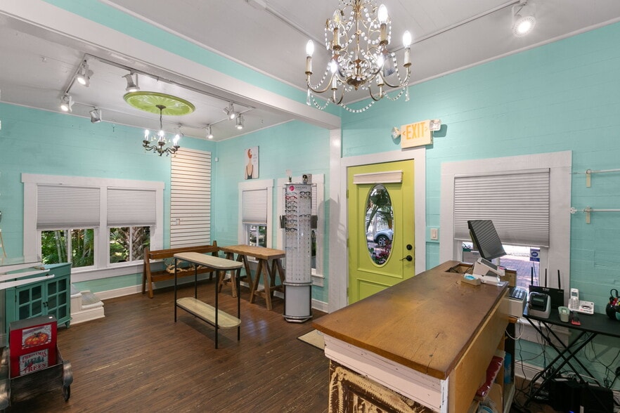 More Photos Of 135 4th Ave N, Safety Harbor Freestanding For Sale