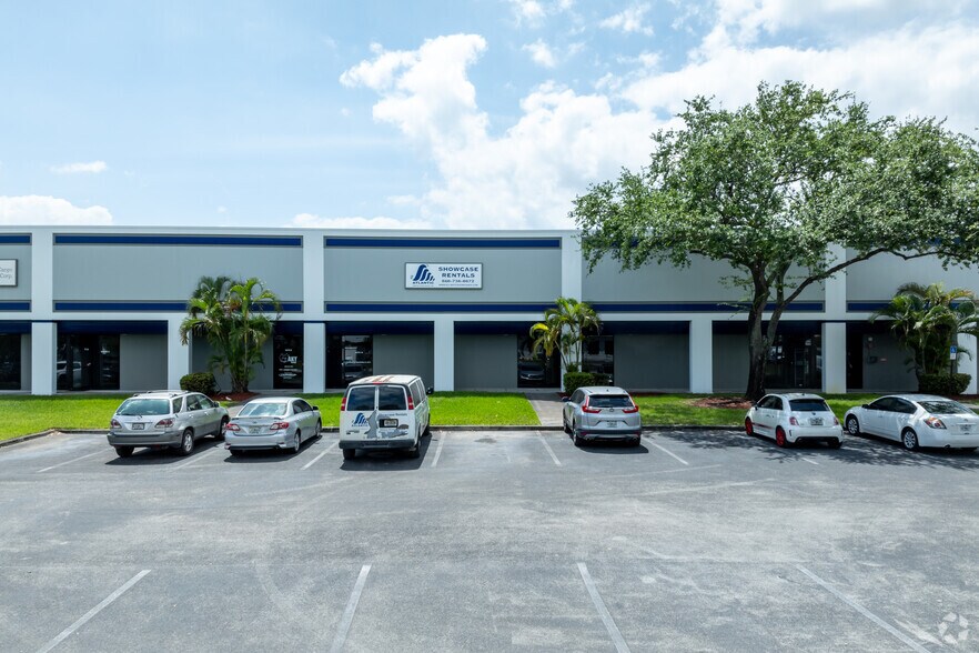 More Photos Of 11700 NW 101st Rd, Medley Warehouse For Lease