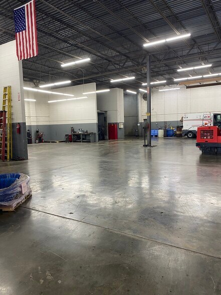 More Photos Of 4315 Taggart Creek Rd, Charlotte Warehouse For Sale