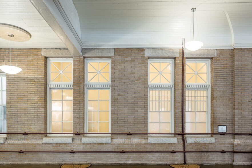 More Photos Of 12 Middlebrook Ave, Staunton Restaurant For Lease