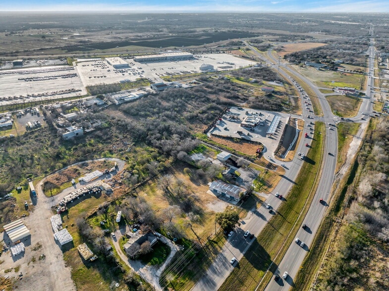 More Photos Of 11211 S US Highway 181, San Antonio Warehouse For Sale