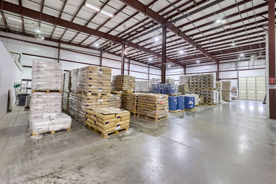 More Photos Of 301 Commerce Dr, New Holland Warehouse For Sale