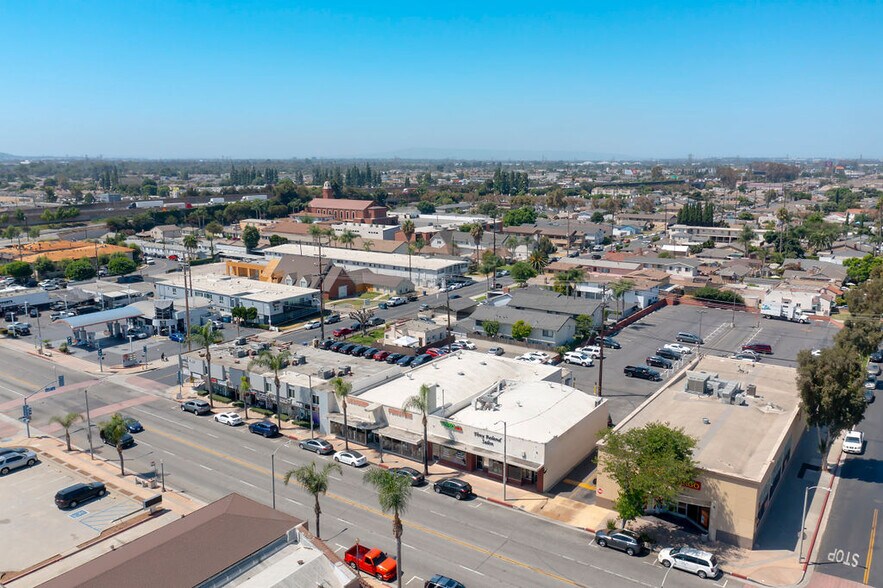 More Photos Of 17041-17047 Bellflower Blvd, Bellflower Storefront Retail Residential For Sale