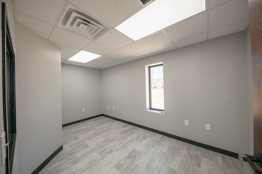 More Photos Of 16571 W Basin S, Odessa Warehouse For Sale