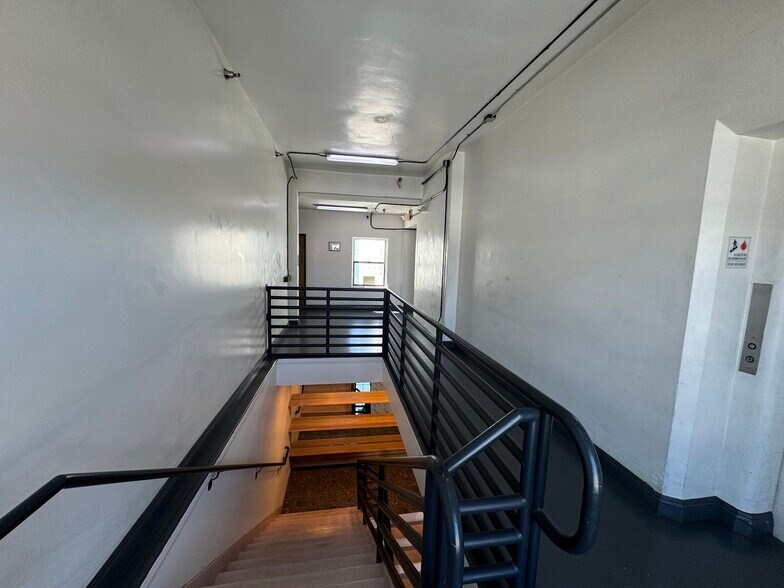 More Photos Of 7016-7024 Melrose Ave, Los Angeles Office For Sale