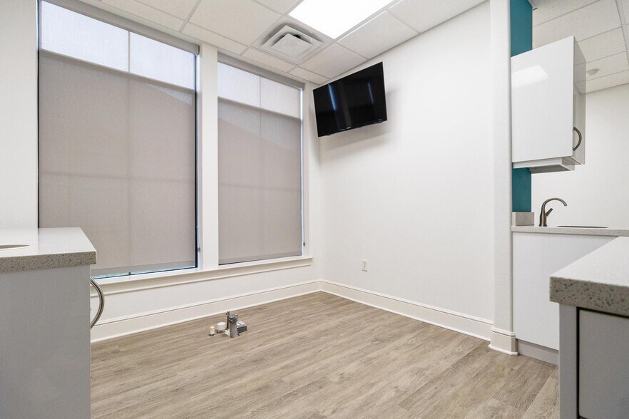 More Photos Of 410 Park Grove Dr, Katy Healthcare For Lease