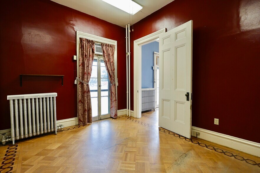 More Photos Of 72 Main St, Delhi Office Residential For Sale