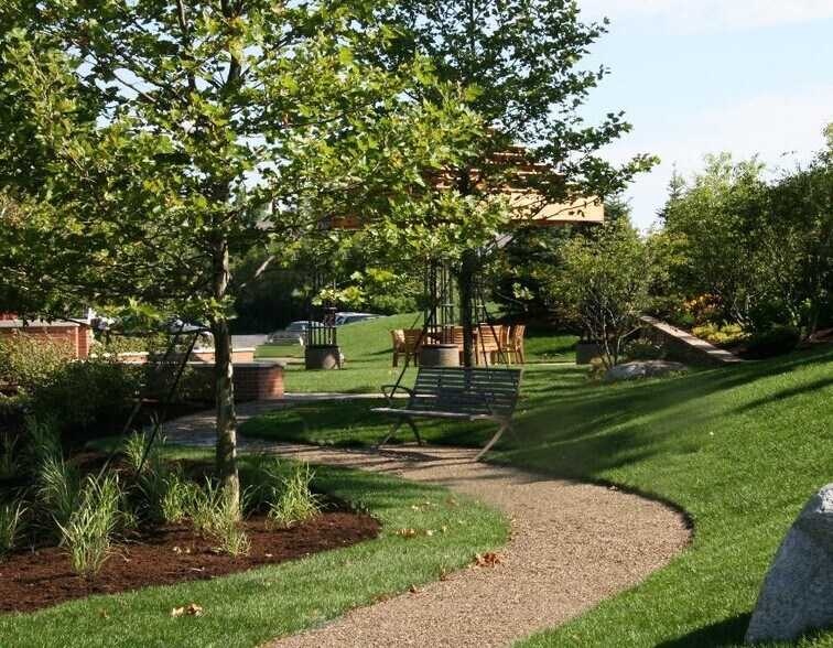 More Photos Of 1650 W Big Beaver Rd, Troy Office For Lease