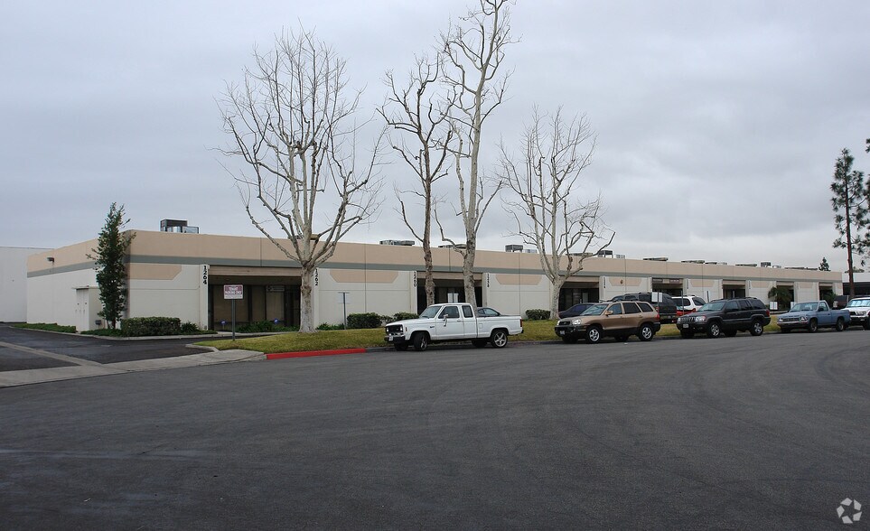 More Photos Of 1240-1264 N La Loma Cir, Anaheim Warehouse For Lease
