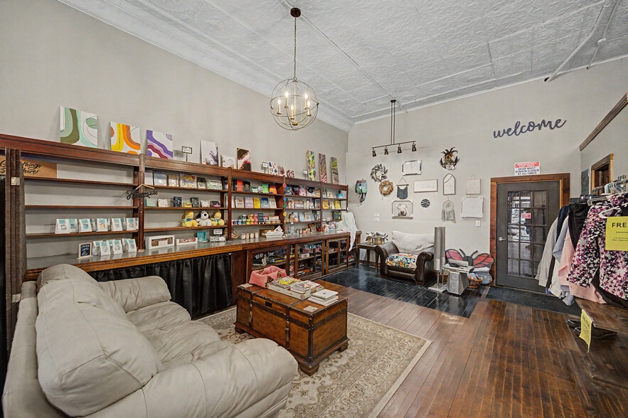 More Photos Of 806 12th St, Belle Plaine Storefront Retail Residential For Sale