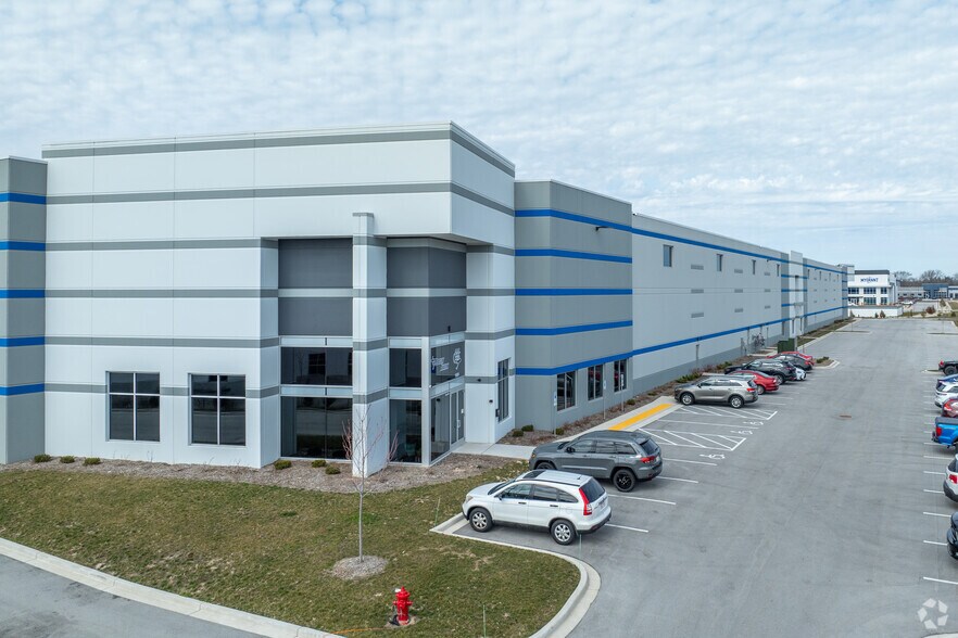 Primary Photo Of 10551 S Oakview Parkway, Oak Creek Warehouse For Lease