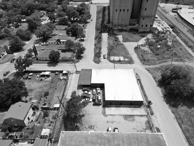More Photos Of 3641 Alice St, Fort Worth Warehouse For Lease