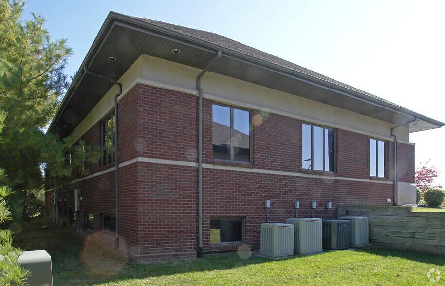 More Photos Of 16 Bronze Pointe, Swansea Office For Lease