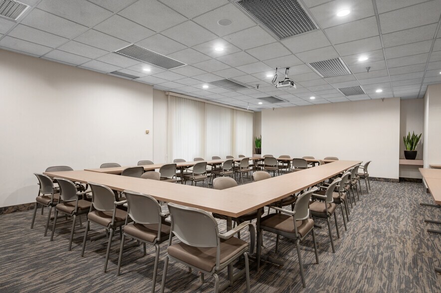 More Photos Of 24950-25000 Country Club Blvd, North Olmsted Unknown For Lease