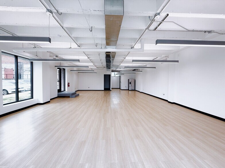 More Photos Of 1111 Hawthorne Ln, Charlotte Office For Lease