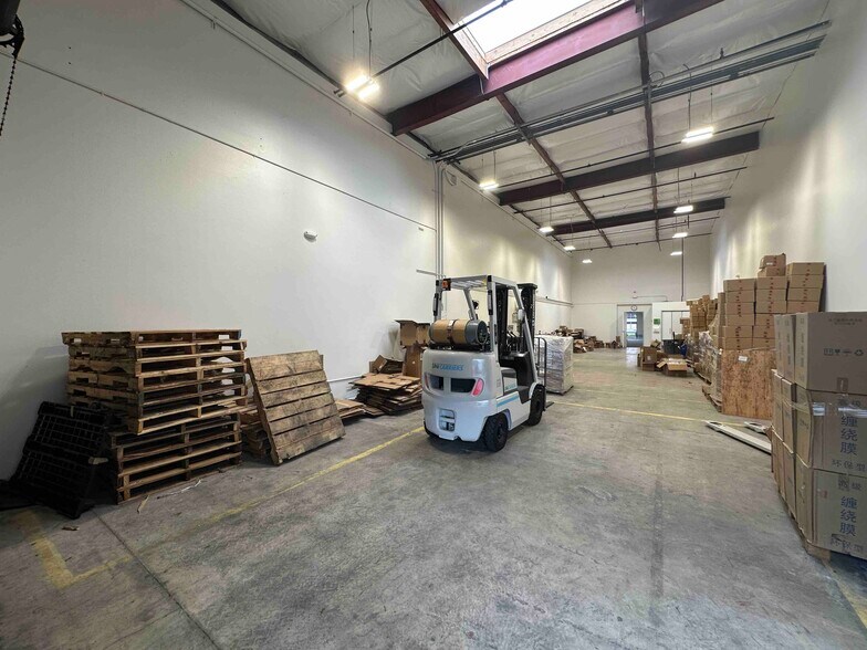 More Photos Of 340 Rancheros Dr, San Marcos Flex For Sale