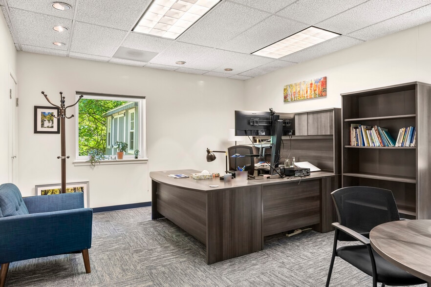 More Photos Of 25 Delaware Ave, Delmar Office For Sale