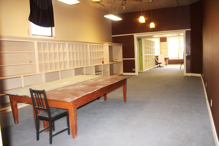 More Photos Of 927 Main St, Evanston General Retail For Lease