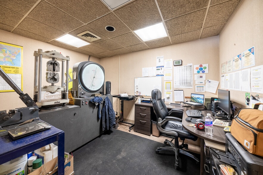 More Photos Of 714 Braddock View Dr, Mount Braddock Warehouse For Sale