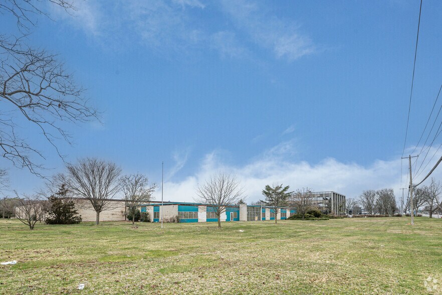 More Photos Of 536 Broadhollow Rd, Melville Light Distribution For Lease