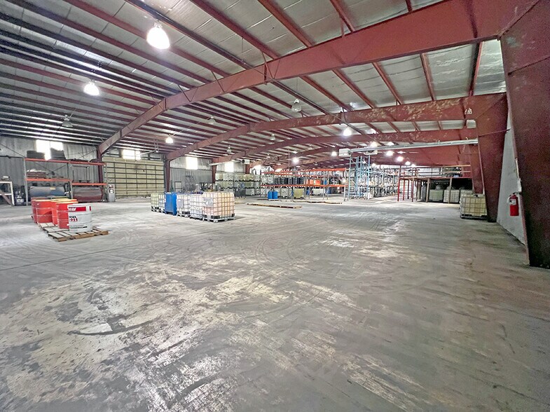 More Photos Of 1304 Woodlawn Rd, Lincoln Warehouse For Lease