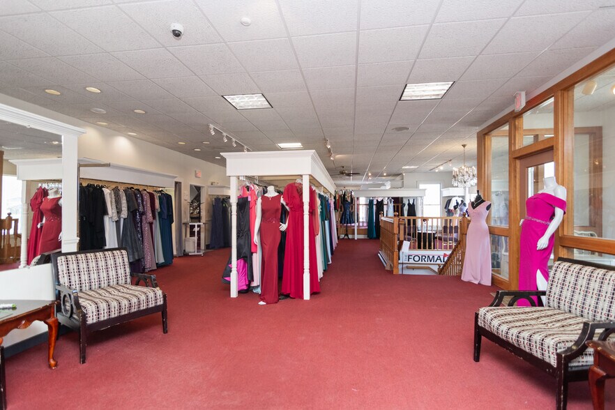 More Photos Of 2415 N Richmond St, Appleton Freestanding For Sale