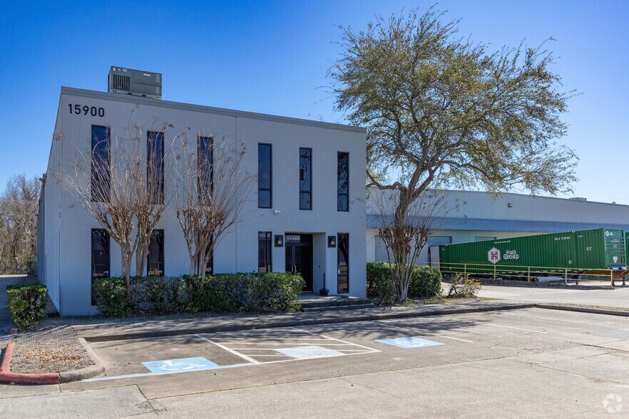 More Photos Of 15900 Morales Rd, Houston Warehouse For Sale