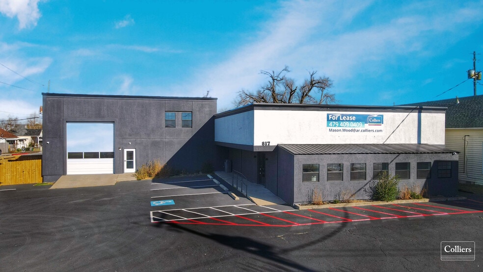 Primary Photo Of 817 W Walnut St, Rogers General Retail For Lease