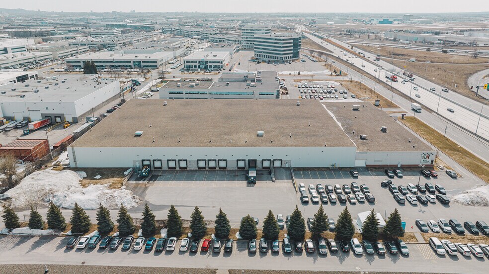 More Photos Of 2555 Boul Pitfield, Montréal Distribution For Lease