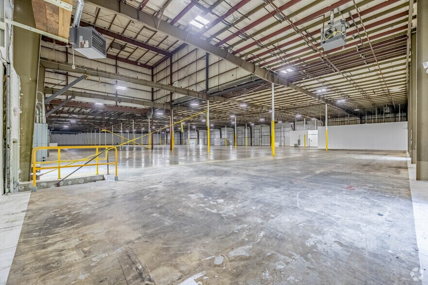 More Photos Of 10083-10095 International Blvd, Cincinnati Warehouse For Lease