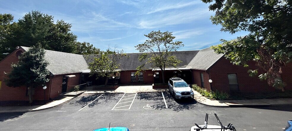 More Photos Of 3042 Berkmar Dr, Charlottesville Office For Lease