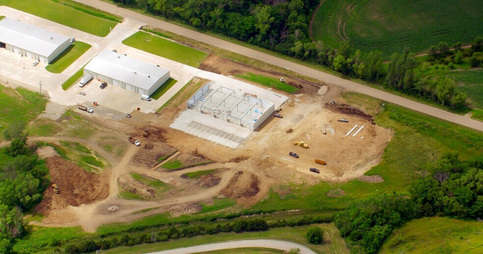 More Photos Of 307 SE 53rd St, Topeka Industrial For Lease