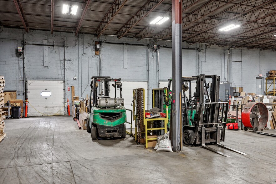 More Photos Of 2860 Industrial Park Rd, Iowa City Warehouse For Sale