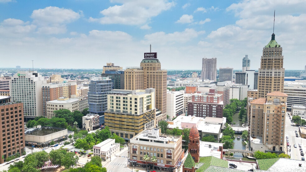 More Photos Of 126 E Main Plz, San Antonio Apartments For Sale