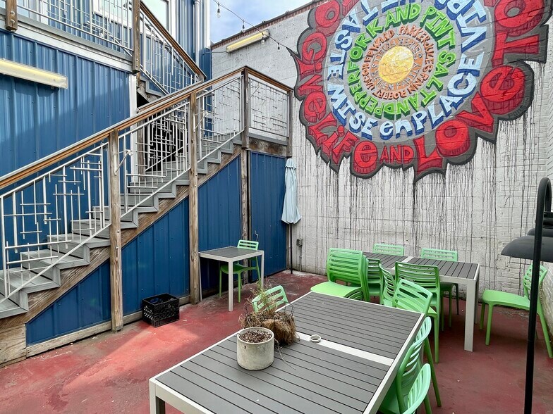 More Photos Of 314 William St, Fredericksburg Storefront For Lease