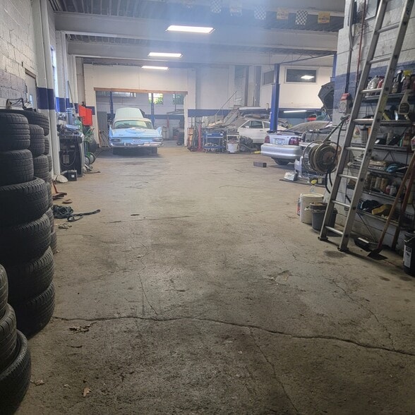 More Photos Of 23 N Main St, Dry Ridge Auto Repair For Lease