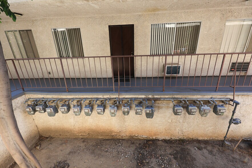 More Photos Of 332 Riverdale Dr, Glendale Apartments For Sale