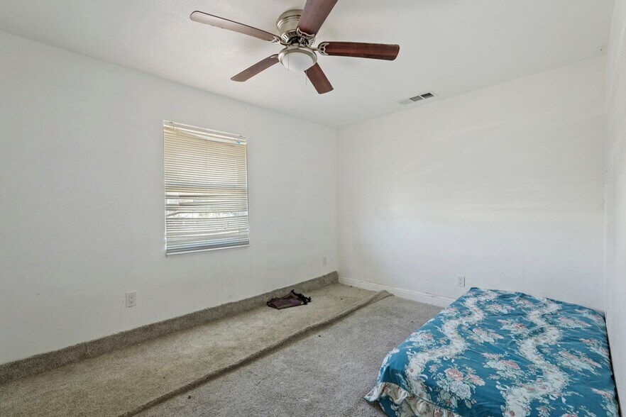 More Photos Of 104 E Lodi Ave, Lodi Storefront Retail Office For Sale