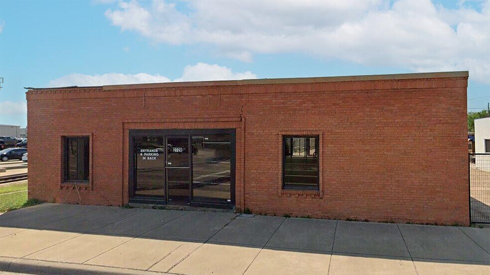 More Photos Of 2728 Mockingbird Ln, Dallas Warehouse For Sale