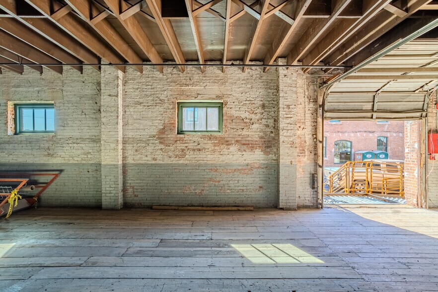More Photos Of 2000 Nance St, Houston Loft Creative Space For Lease