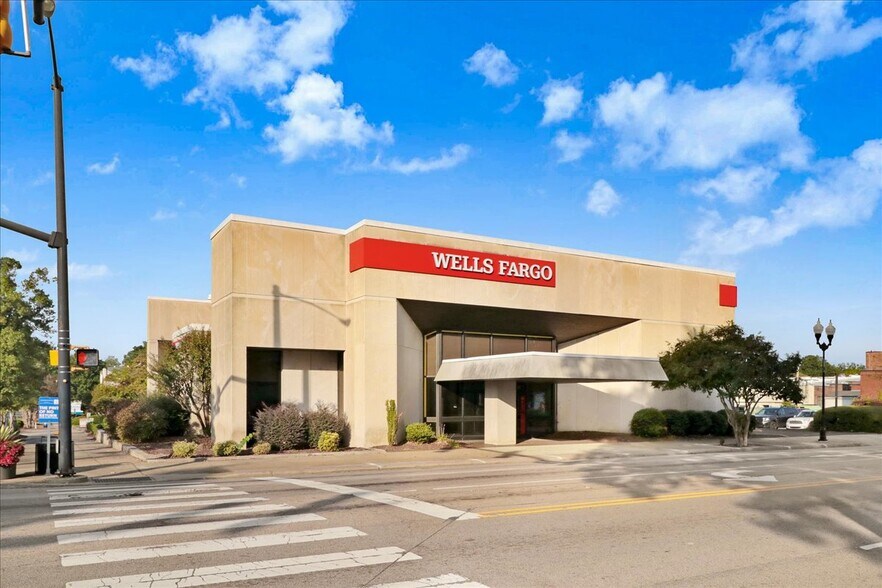 More Photos Of 201 E Market St, Smithfield Bank For Sale